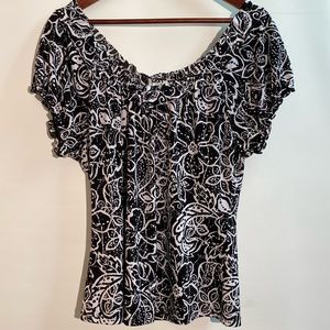 Carducci - women’s black and white floral top. Size XL